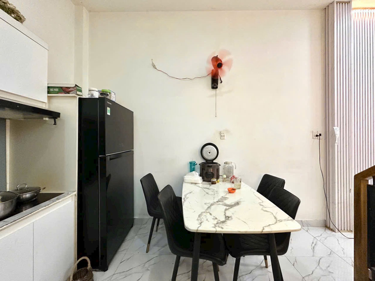 Nhà phố 3 lầu, 5 phòng, full nội thất Khu Thời Trang Lê Văn Sỹ - Có Hợp Đồng thuê 28triệu/tháng